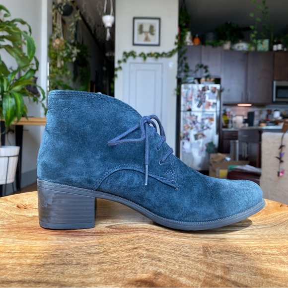 White Mountain | Seneca Chukka Boot | Blue Suede - Picture 1 of 9